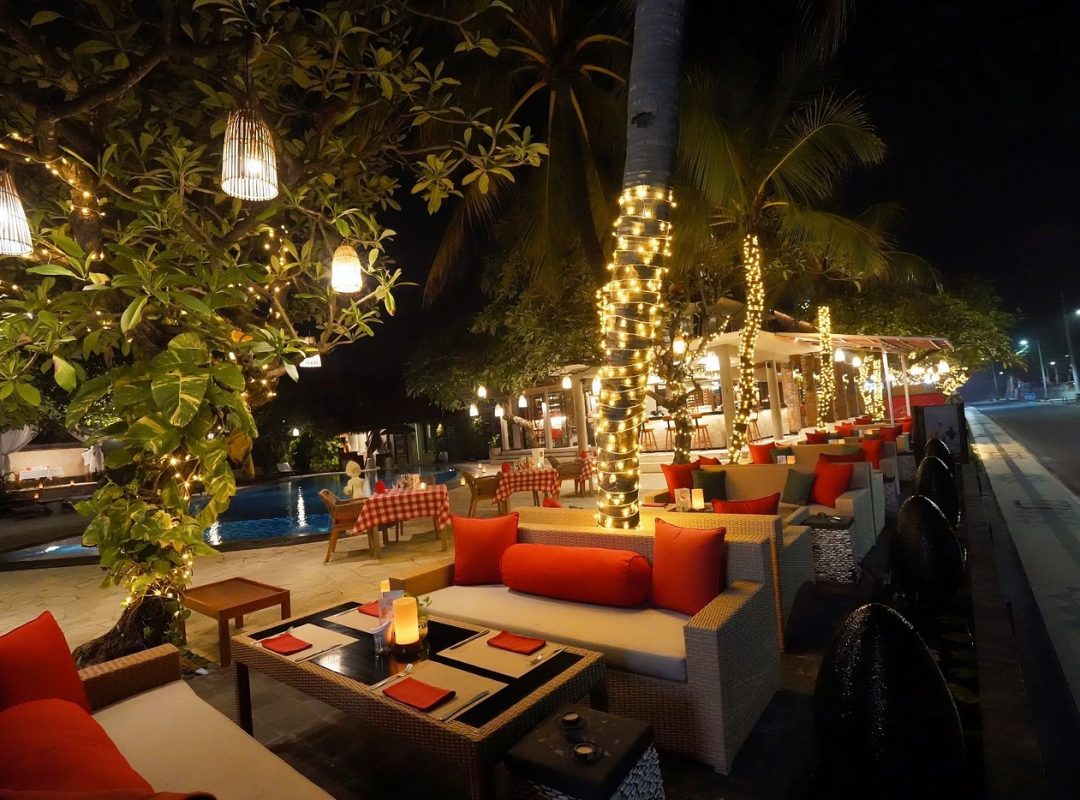 outdoor-area-rosso-vivo